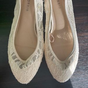 Pointed toe lace flats size 10